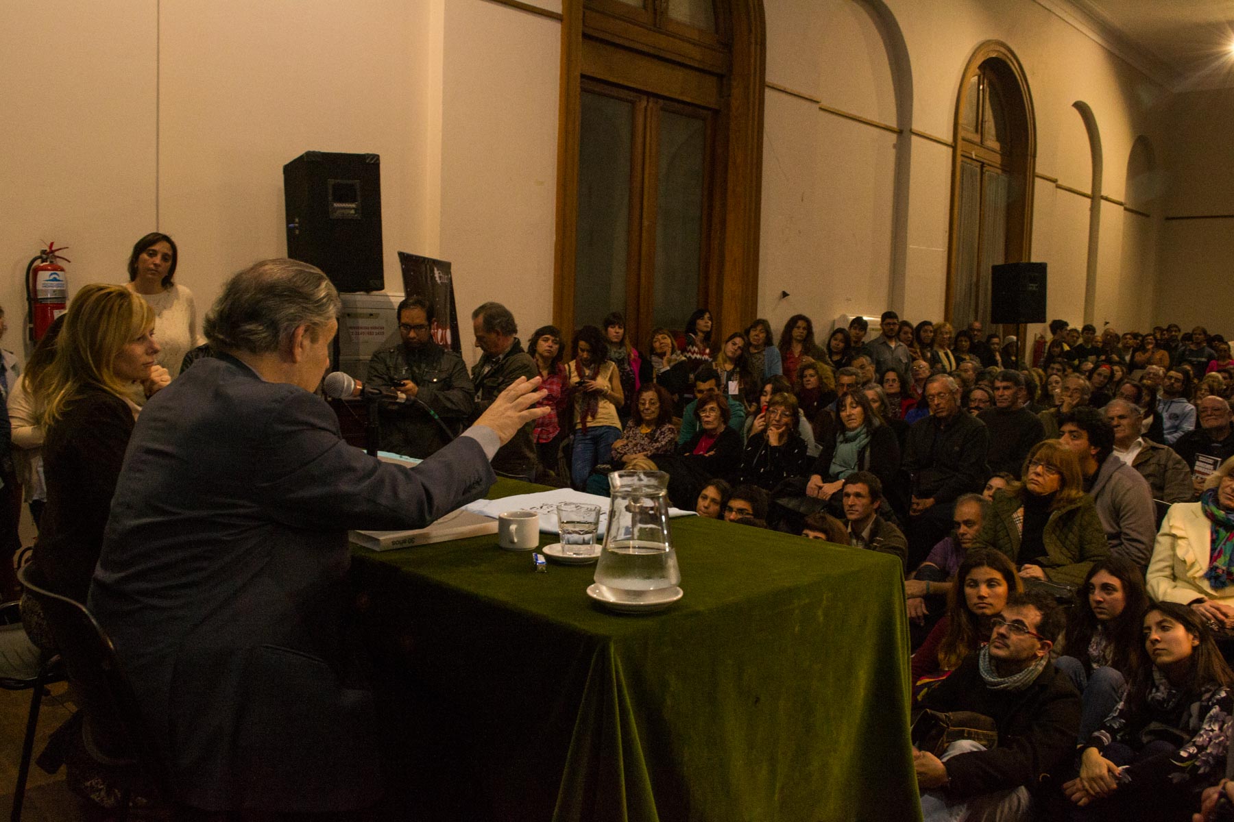 Víctor Hugo Morales presentó su libro junto a Florencia Saintout (Foto: Alejandro Pelladino)