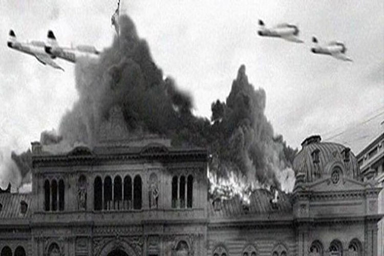 aviones bombardean la plaza de mayo en argentina en 1955