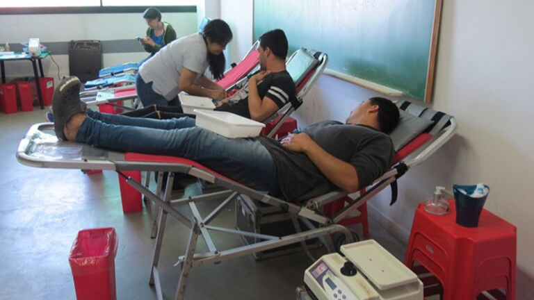 Jornadas de donación de sangre y taller de RCP en la Facultad