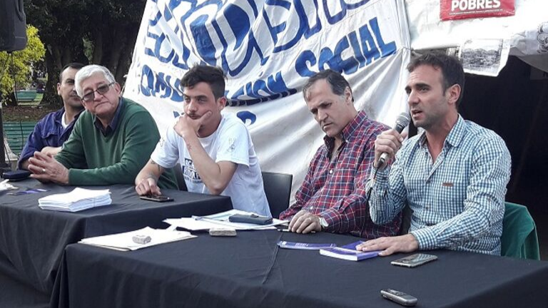Presentación del libro “Comunicación política, periodistas, políticos y la opinión pública” en la carpa de Astillero Rio Santiago
