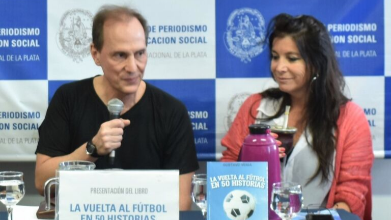 Gustavo Veiga presentó el libro “La vuelta al fútbol en 50 historias”