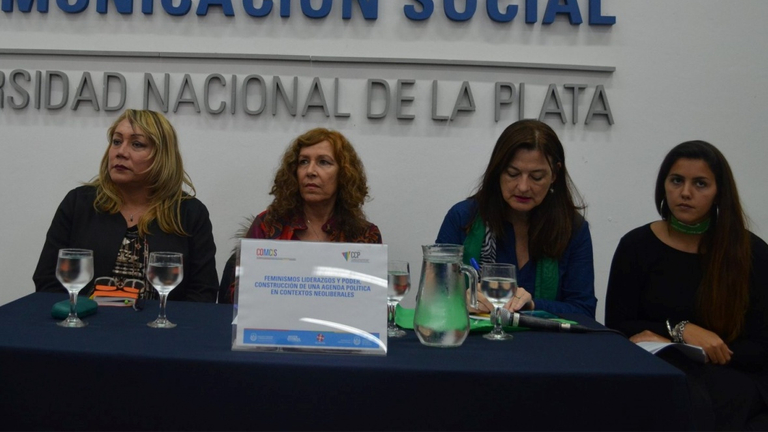 Constanza Moreira, Estela Díaz, Claudia Vásquez Haro y Delfina García Larocca, coordinadora del panel