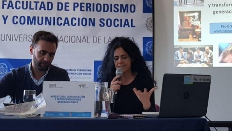 Martín González Frígoli y Paula Sibilia en el panel