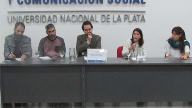 Periodistas en el panel