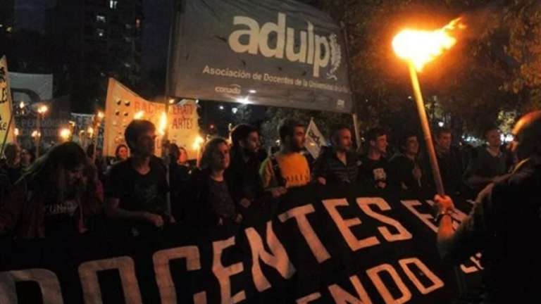 Movilización durante la marcha de antorchas por parte de ADULP