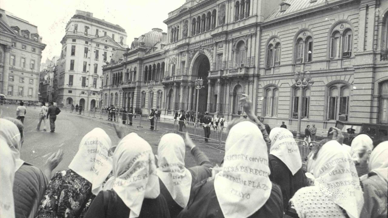 Las Madres de Plaza de Mayo conmemoran 45 años de lucha