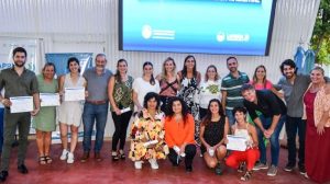 estudiantes y autoridades de Periodismo y del municipio de Laprida