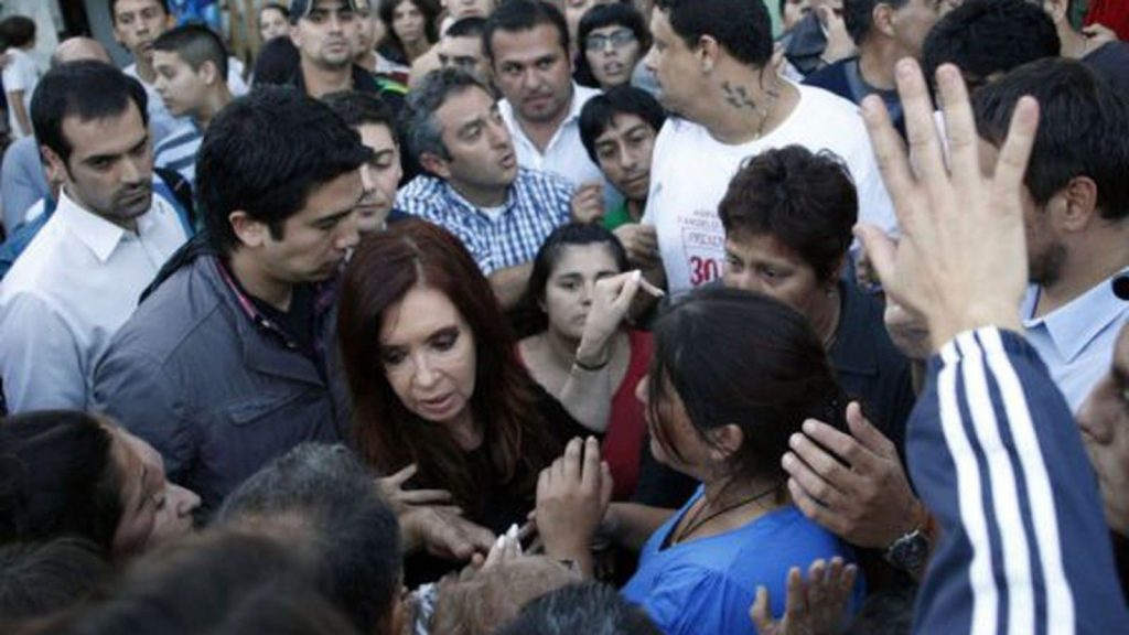 Cristina Fernández de Kirchner en La Plata durante las inundaciones de 2013