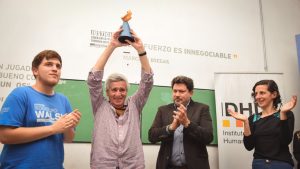 Martín Gras recibe el Premio Rodolfo Walsh