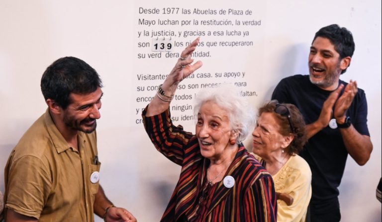 La emoción de Estela al anunciar el nieto recuperado 139